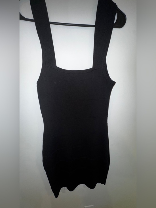 Guess Black Ribbed V-Neck Knit Tank - Picture 3 of 4